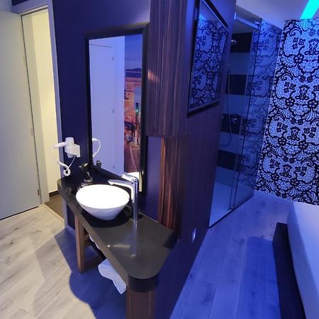 Motel Avenue Лейрія Екстер'єр фото